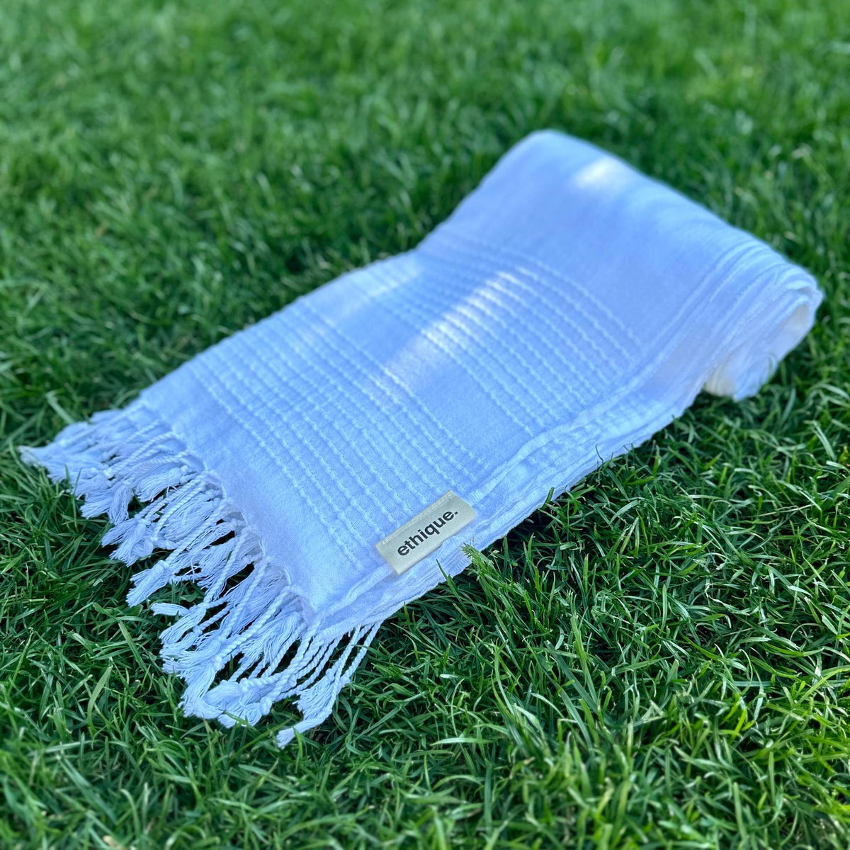 Elegantes weißes Pestemal, perfekt als Sauna-Tuch, als Strandtuch oder als Reisedecke für Outdoor-Aktivitäten