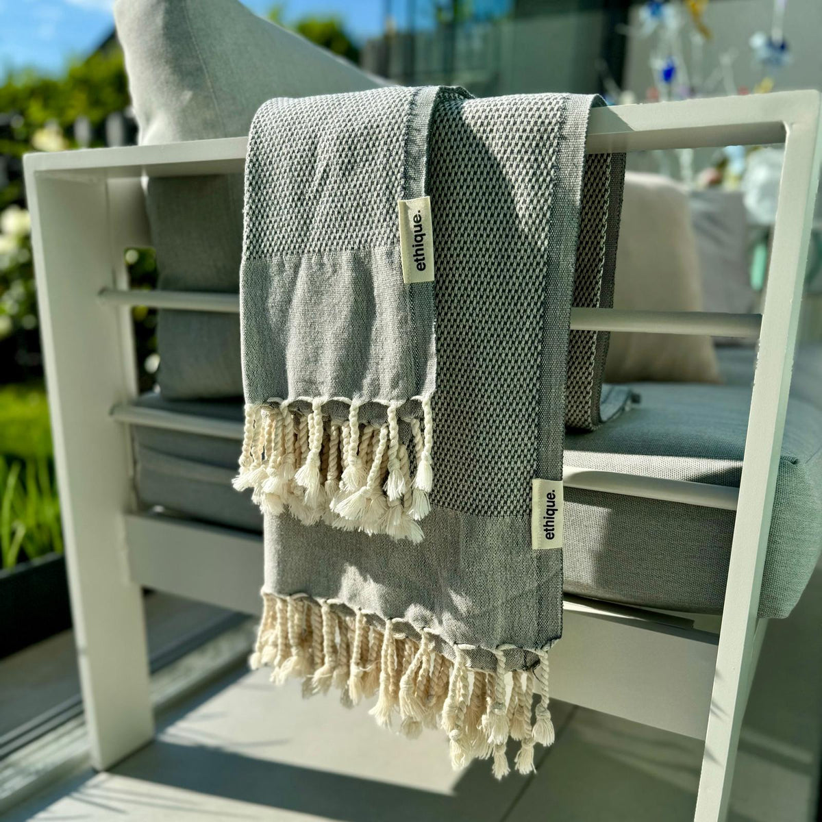 Graues Pestemal, weich und absorbierend, ideal als Handtuch für den Strand oder nach dem Duschen