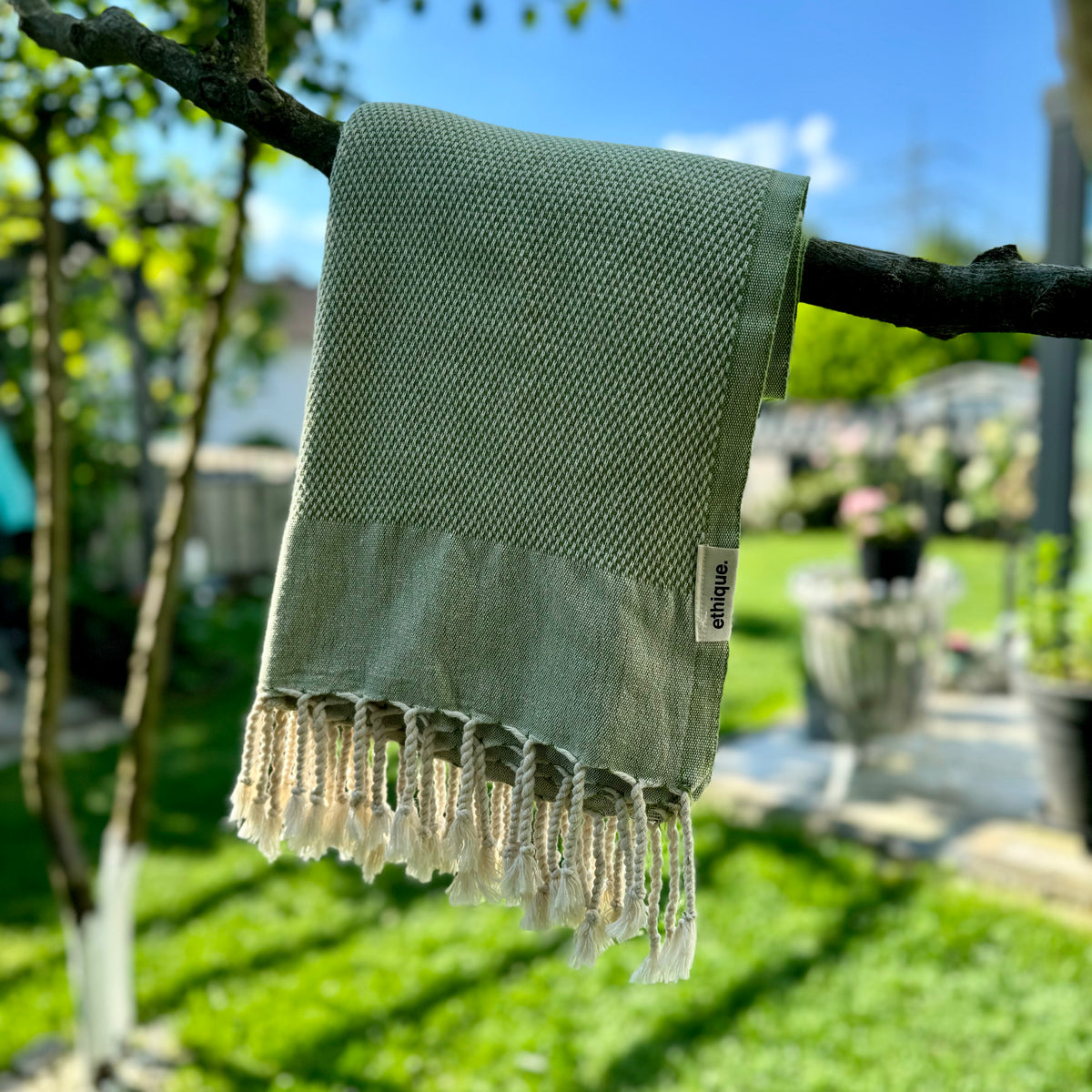 Pestemal in khaki, Olive, perfekt als Saunatuch, als Tischdecke für Picknicks oder als Handtuch im Urlaub