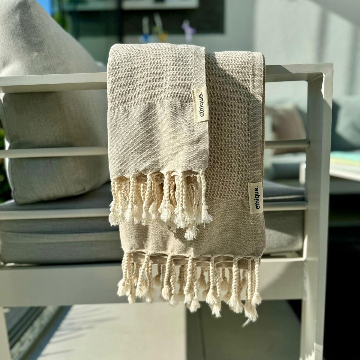 Beiges Pestemal-Set in groß und klein, perfekt als Reisedecke, Wellness-Handtuch oder als praktisches Accessoire für Outdoor-Aktivitäten