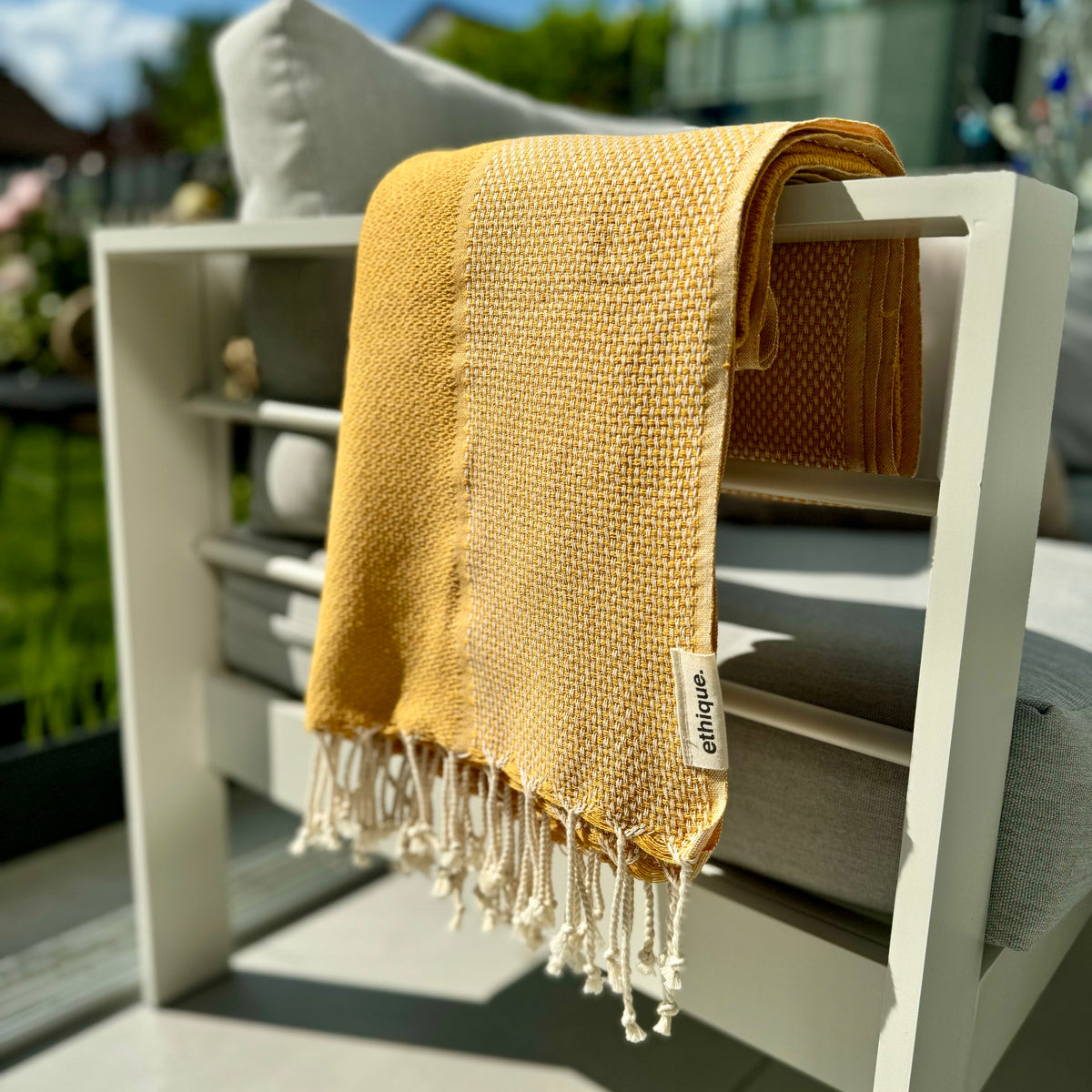 Sonniges gelbes Pestemal, ideal für den Urlaub – als Strandtuch, Überwurf oder als praktisches Handtuch für unterwegs